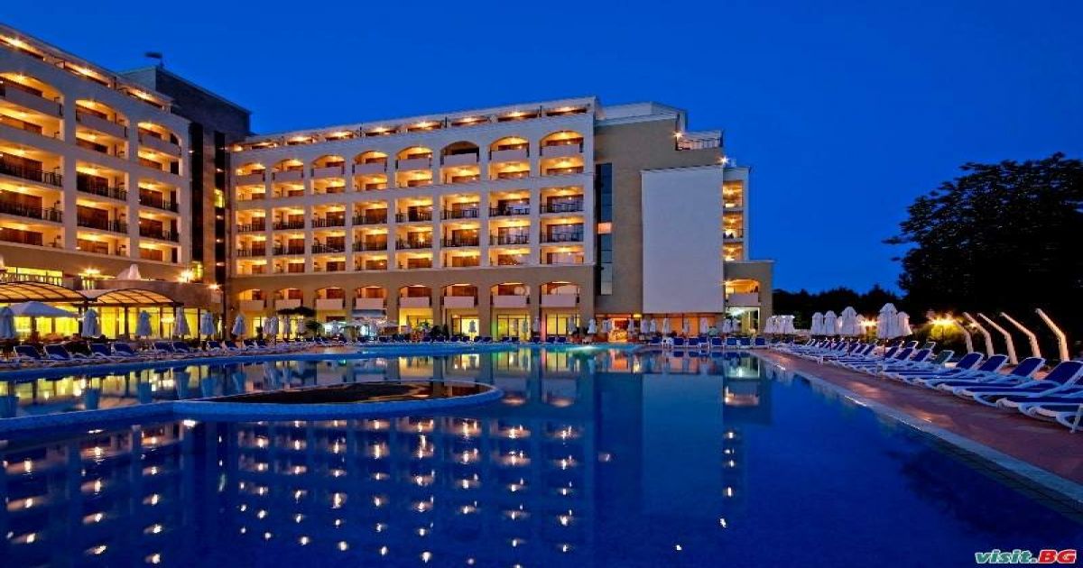 В Несебър Ризорт с Аквапарк лято 2026, All Inclusive при 7 и повече нощ. след 06.09 в Сол Несебър Маре