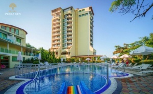 Нощувка на човек на База All Inclusive + Безплатен Вход за Аквапланет <em>Приморско</em> от Перла Сън Бийч****, <em>Приморско</em>
