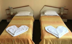 Нощувка в хотел Family House Cherry, Несебър на цени започващи от 25 лв. на човек