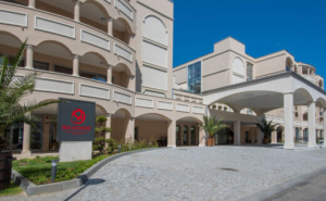 Първа Линия в Приморско с Чадър и Шезлонг на Плажа + Паркинг