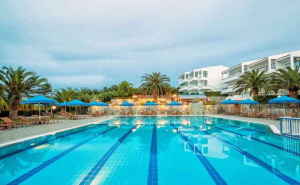 5 дни полупансион за двама през юни в Xenios Port Marina Hotel