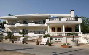 5 дни със закуска за двама през юни в Sirines Hotel
