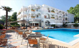 5 Дни Полупансион за Двама през Септември в Kronos Hotel