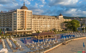 De luxe All inclusive първа линия лято 2027, до 09.06 в Хотел Адмирал